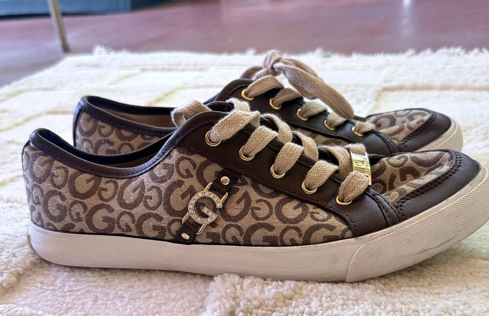 G By Guess GGBAYLEE3 Sneaker Womens 9.5 Brown Monogram Logo Canvas Lace Up EUC
